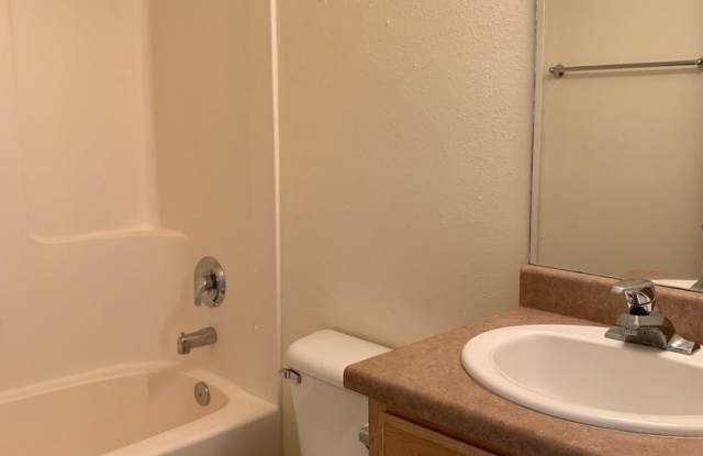 2 Bedroom 1 Bathroom Unit in 8 Plex photos photos