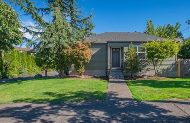810 Monroe Street - 810 Monroe Street, Oregon City, OR 97045