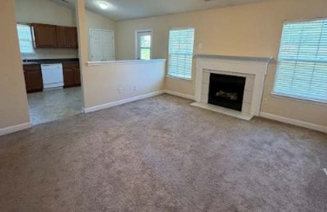 3 BR/2BA | Newly Renovated Single Family Home | Fenced backyard| Community pool! Gallery 4
