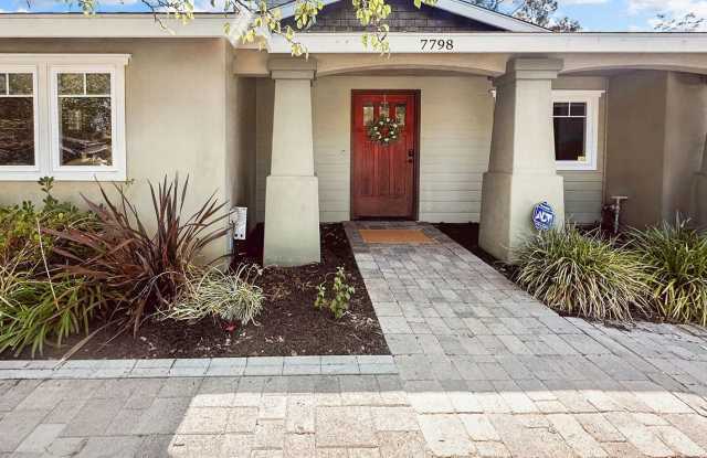 Custom 6 Bedroom / 4.5 Bath Home in Rancho La Costa Gallery 3