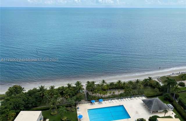 881 Ocean Dr Gallery 2