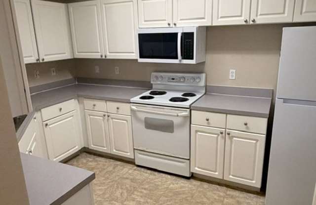 2 bd / 2 ba in Palms Club Community ! Gallery 4