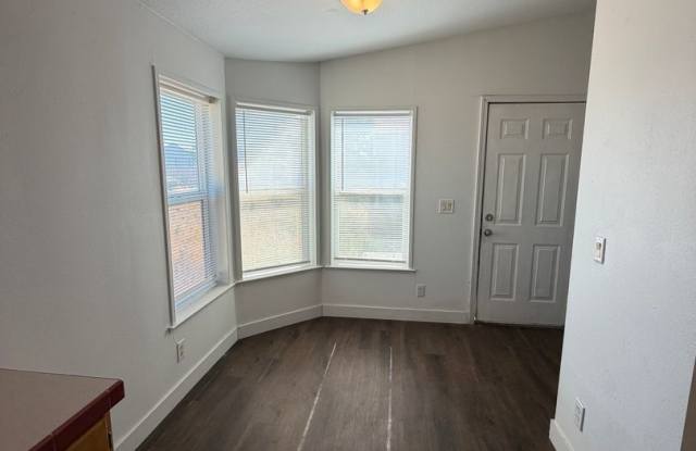 Home in the County! Pending Applications!! Gallery 3