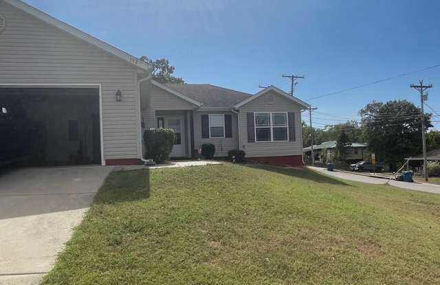 3 Bedroom, 2 Bath Home for RENT in Hollister, MO photos photos