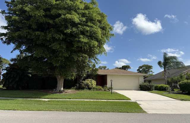 2507 Canterbury Drive N photos photos