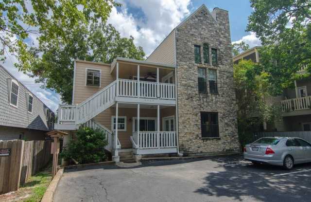 Quaint townhouse style condominium in Hyde Park photos photos