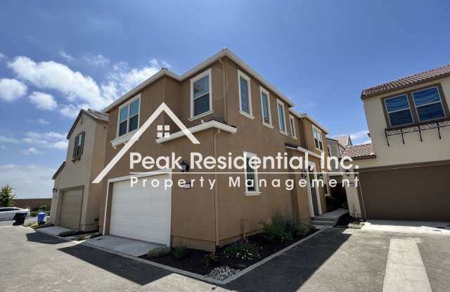 Beautiful Updated Elk Grove 3bd/2.5ba Home with 2 Car Garage photos photos