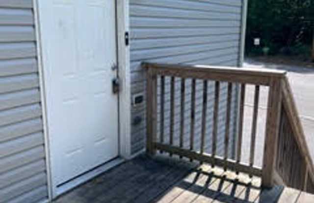 Maryville 37803 - 2 bedroom 1.5 bath apartment- call Kathy Leveille 865-556-0370 - 4703 Wildwood Road, Wildwood, TN 37804
