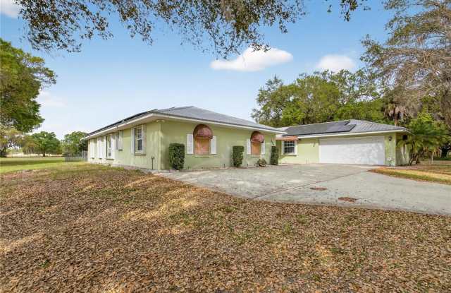 2065 OAK BEACH Boulevard Gallery 1