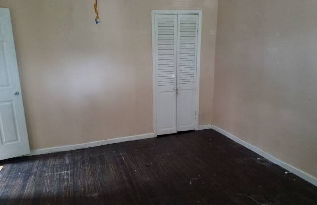 Newly Renovated 7-Bedroom Newark Home – Spacious Gallery 3
