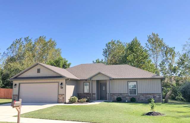 Like-New Ranch Home — 3 Bed / 2 Bath in Forest Ridge (Columbia, MO) Gallery 1