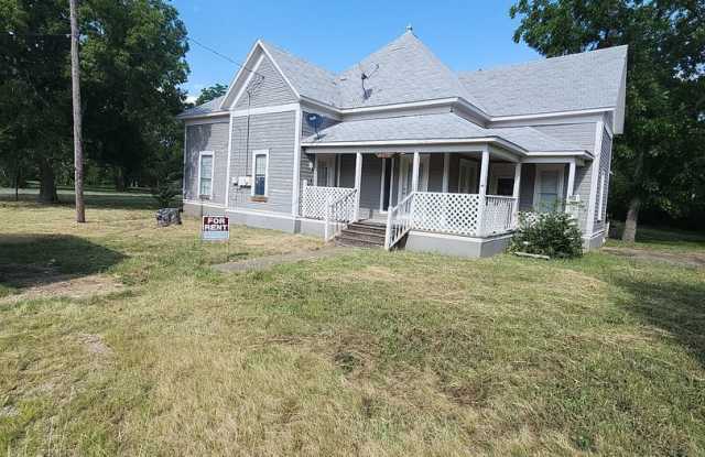 Affordable 3-bedroom, 2-bathroom - 212 Randolph Street, Tom Bean, TX 75489