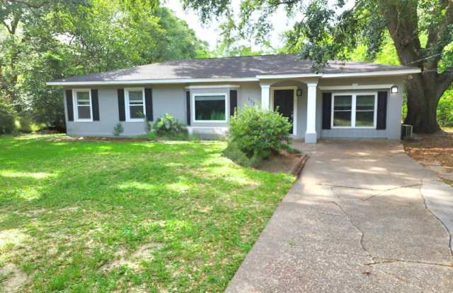 Stunning 4/2 Redecorated Home Close to I-110! photos photos