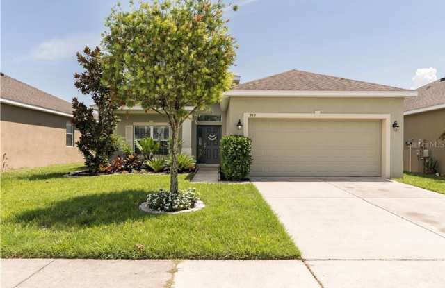 Like new living in Prime South Lakeland location - 910 Krenson Woods Road, Medulla, FL 33813