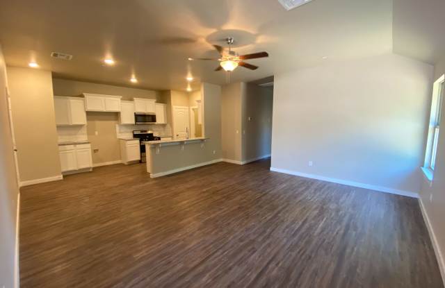 Beautiful 3 bedroom duplex is located between Rockwell and MacArthur off NW 50th Street. Take Mueller Ave. north and Oakwood is the 1st right. Gallery 3