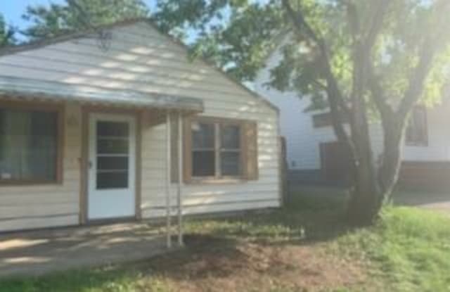 577 East Avondale Ave - 577 East Avondale Avenue, Youngstown, OH 44502
