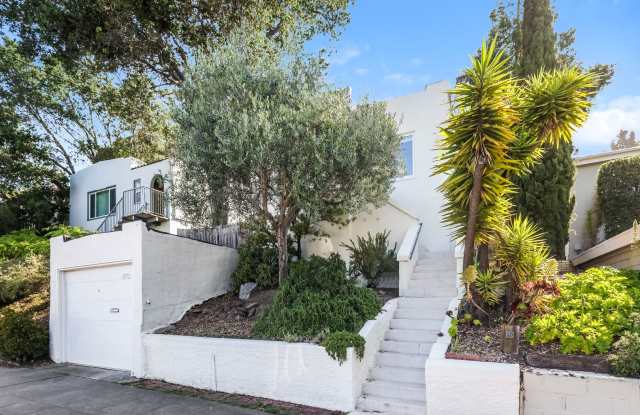 Available 2 Bedroom Home In Redwood Heights! photos photos