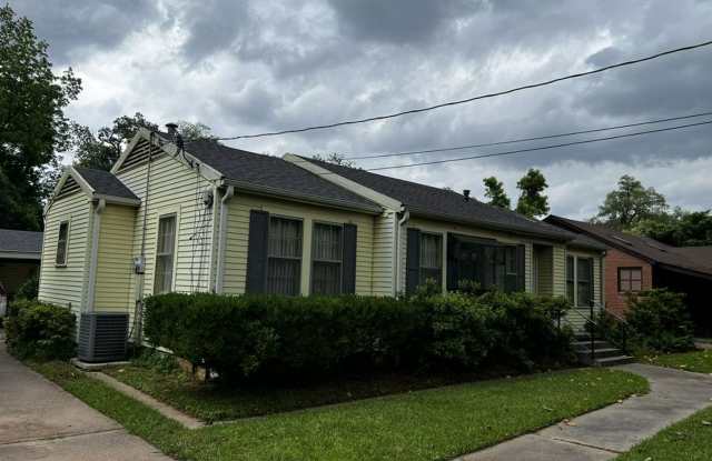 Broadmoor Historical 3 Bedroom 2 Bathroom - 250 Atlantic Avenue, Shreveport, LA 71105
