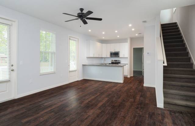 Thelma Lane - Luxury 5 Bedroom, 5 Bathroom House Gallery 4