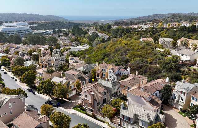 Furnished Rental 3BR/2.5 BA Charming 3 Level Detached Home In Torrey Hills, Gated Community 2 Car Garage Gallery 4