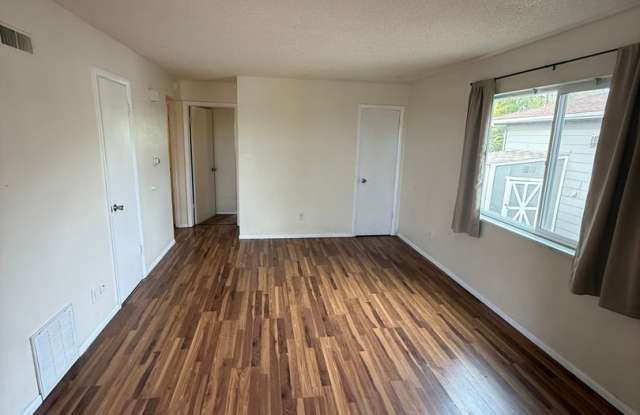1010 Western Gallery 3