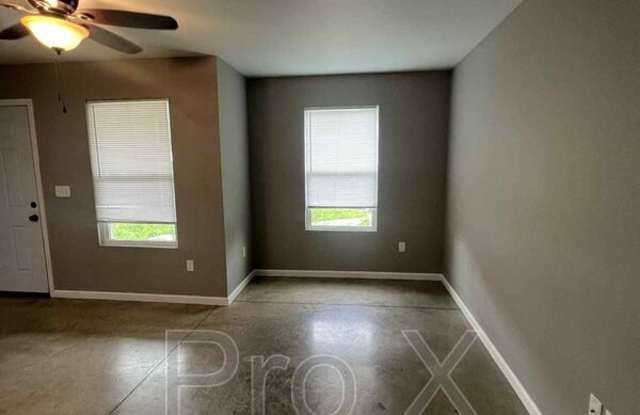 206 N Wall Gallery 4