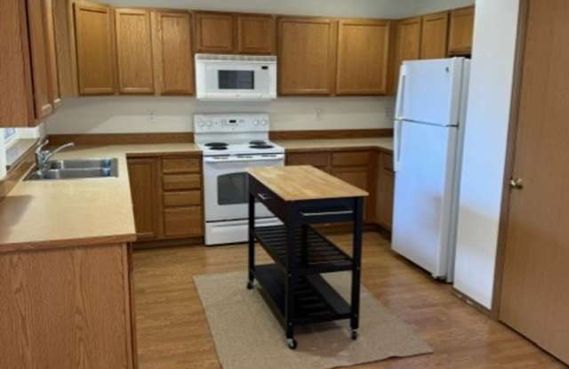 Cute rambler on corner lot with attached 2 car garage and fenced backyard Gallery 3