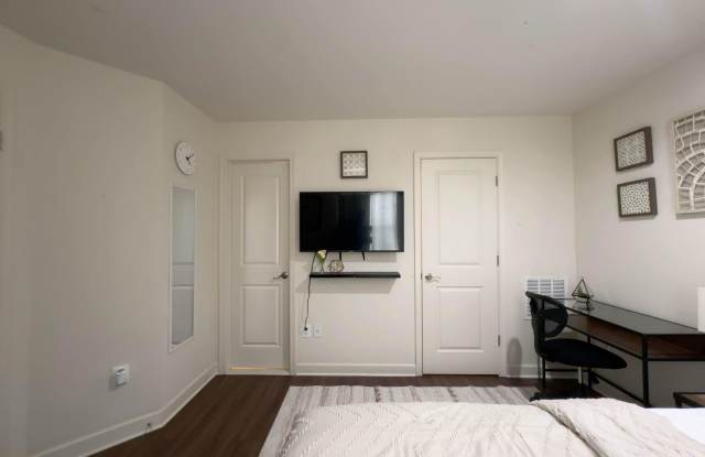 9808 WOOD GLEN Terrace Gallery 4
