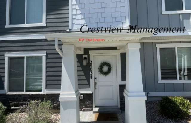 Beautifully Maintained Townhouse in a Prime Location photos photos