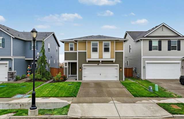 Modern 4-Bedroom Lacey Home Near JBLM | A/C, Loft & Covered Deck Gallery 1