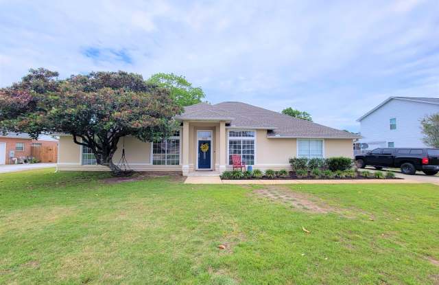 3808 Saber Tooth Circle - 3808 Saber Tooth Circle, Tiger Point, FL 32563
