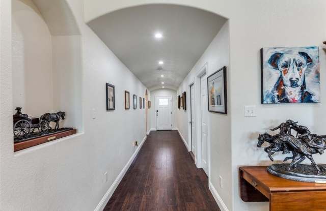3032 James Avenue Gallery 3