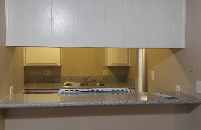 2 Bed 1.5 Bathroom Condo for Rent - 1001 McDonald Way, Bakersfield, CA 93309