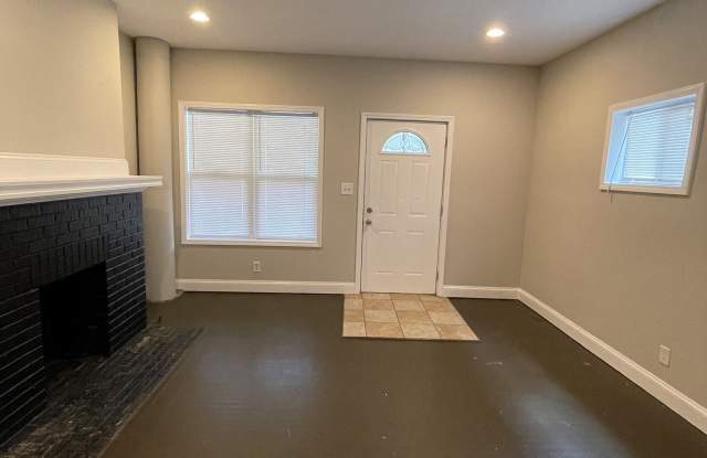 2934 N College Avenue Gallery 3