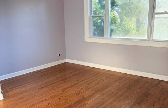 5540 N Luna Avenue Gallery 2