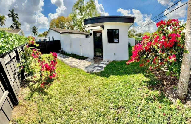 1710 SW 99th Ter photos photos