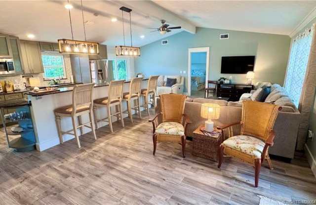 323 SW Ridge Lane Gallery 2