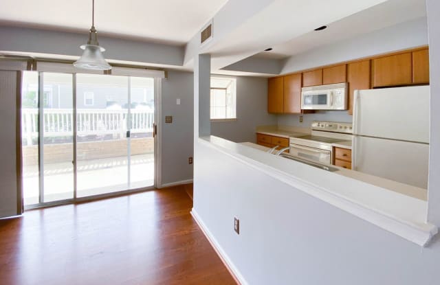 4525 28th Rd S - Unit D - 4525 28th Road South, Arlington, VA 22206