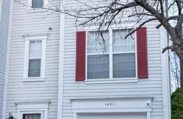 Fabulous 3BR/2.5BA Townhome in Longmead Community, Silver Spring - 14911 Carriage Square Drive, Aspen Hill, MD 20906