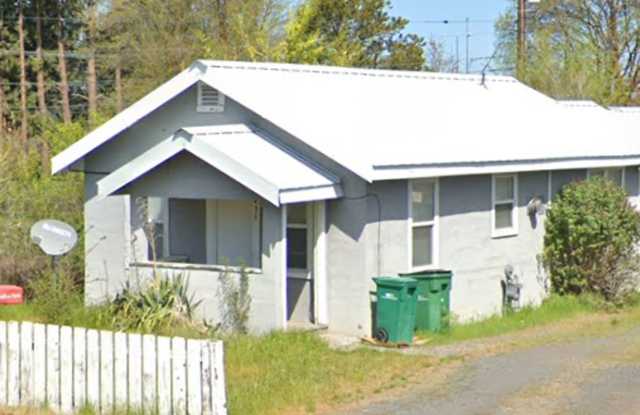2 Bedroom, 1 Bathroom Home - 435 Torrey Street, Klamath Falls, OR 97601