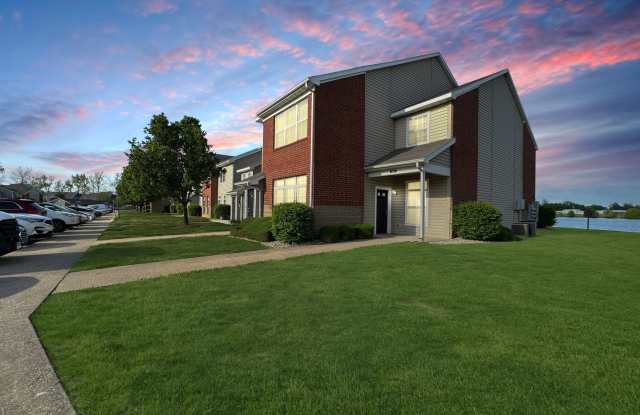 Grand Lakeside Escape: Spacious 3-Bedroom Retreat in Lakeshore Community photos photos