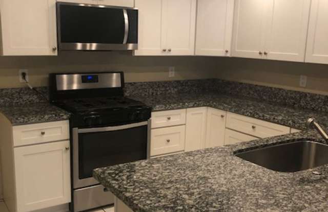 Move in Special! 3 Bed/2 Bath Single Family Home in Irvine's Orange Tree Community! photos photos