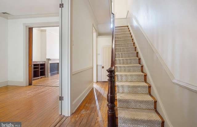 405 CONSTITUTION Avenue NE Gallery 2
