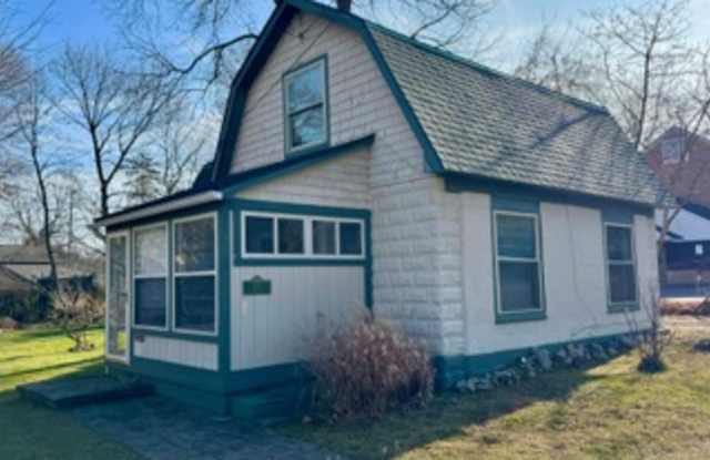 503 South Pine Street - 503 South Pine Street, Fenton, MI 48430