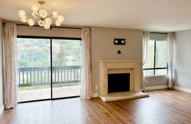 Spacious Ultra Private Corner Unit 2 bed/ 2 bath in the Heart of Silver Lake with Views, Laundry, and Parking! - 2018 Griffith Park Boulevard, Los Angeles, CA 90039