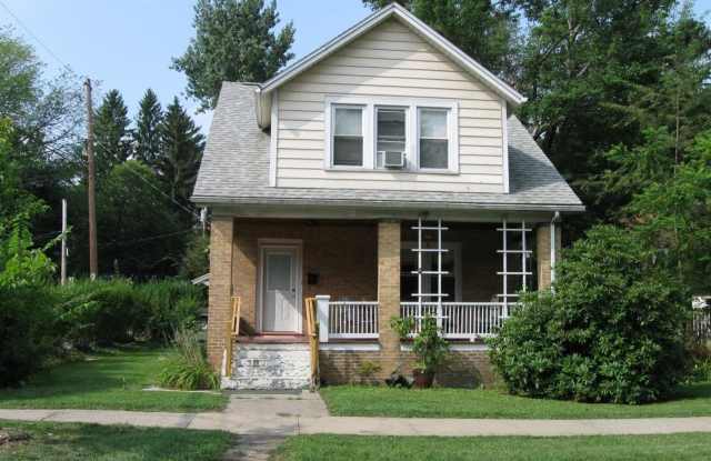 4 Bedroom, 1 Bathroom House close to campus-- Fall 2027 Gallery 1