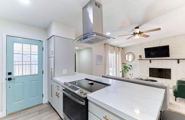 Furnished 3-Bedroom Tempe Home with Private Pool and Included Pool/Yard Service Gallery 3
