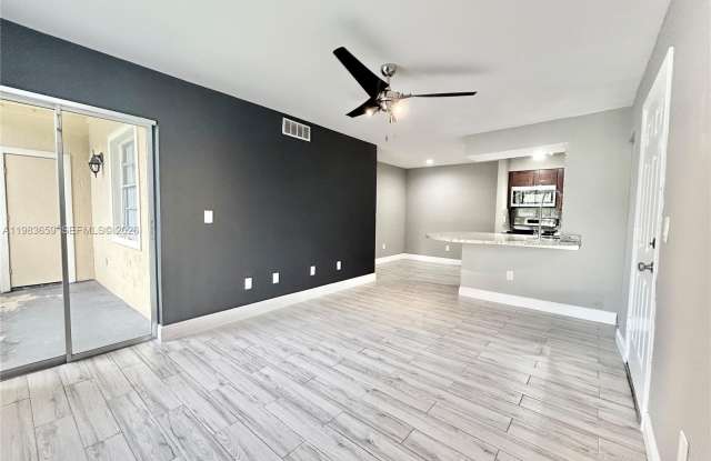 1263 SW 46th Ave photos photos