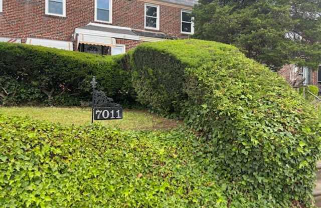 AN OPEN MAIN FLOOR. A STANDOUT KITCHEN. SPACE BEYOND THE BEDROOMS. $2,250/Month | 3 Bedrooms | 2.5 Bathrooms | Finished Basement | Washer & Dryer Gallery 3