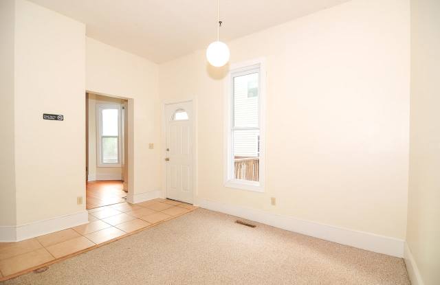 1015 13th Avenue Southeast - 2 Gallery 4